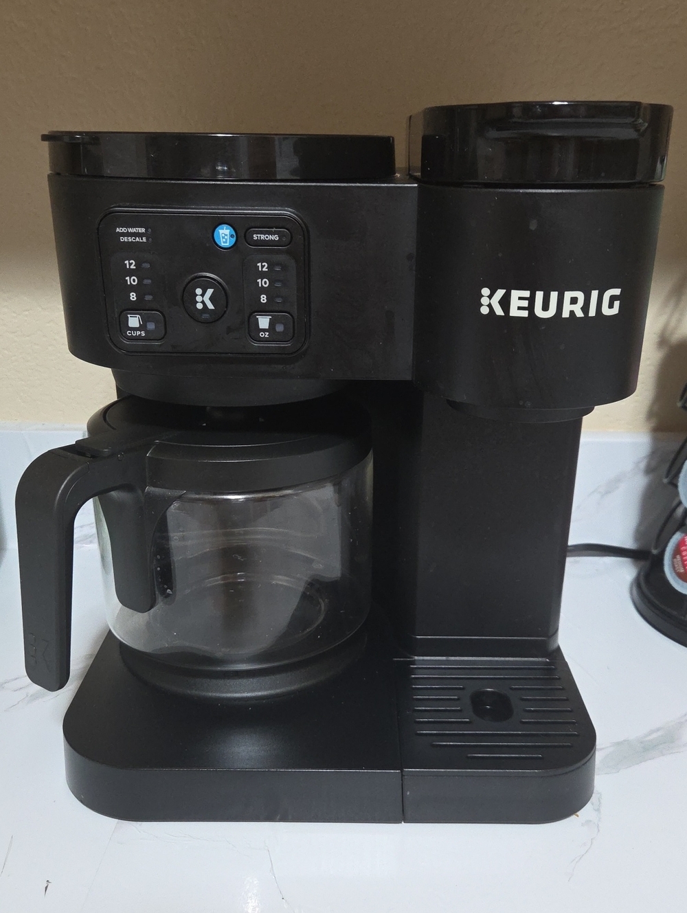 Keurig Coffee Maker in Black with Glass Carafe